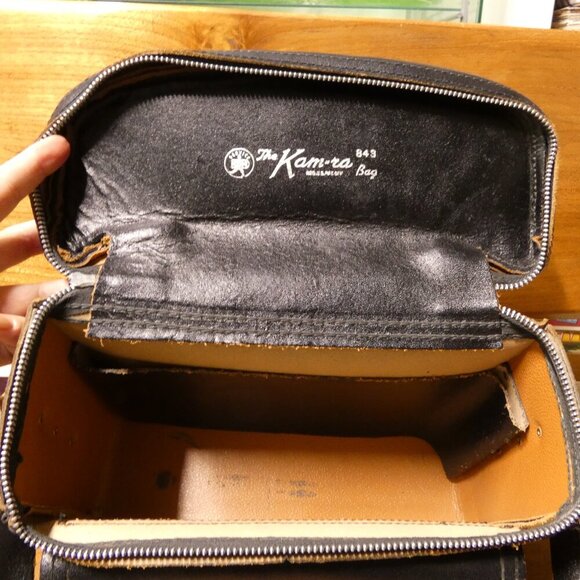 Vintage black leather camera bag with original shouder strap: The Kam-Ra Bag 843 - Picture 8 of 13